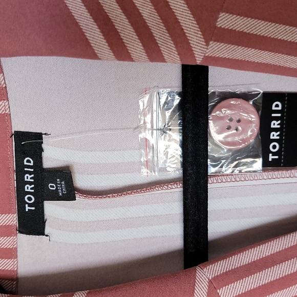 Torrid Workplace Siren striped mauve boyfriend blazer NWT size 0 - Picture 3 of 9